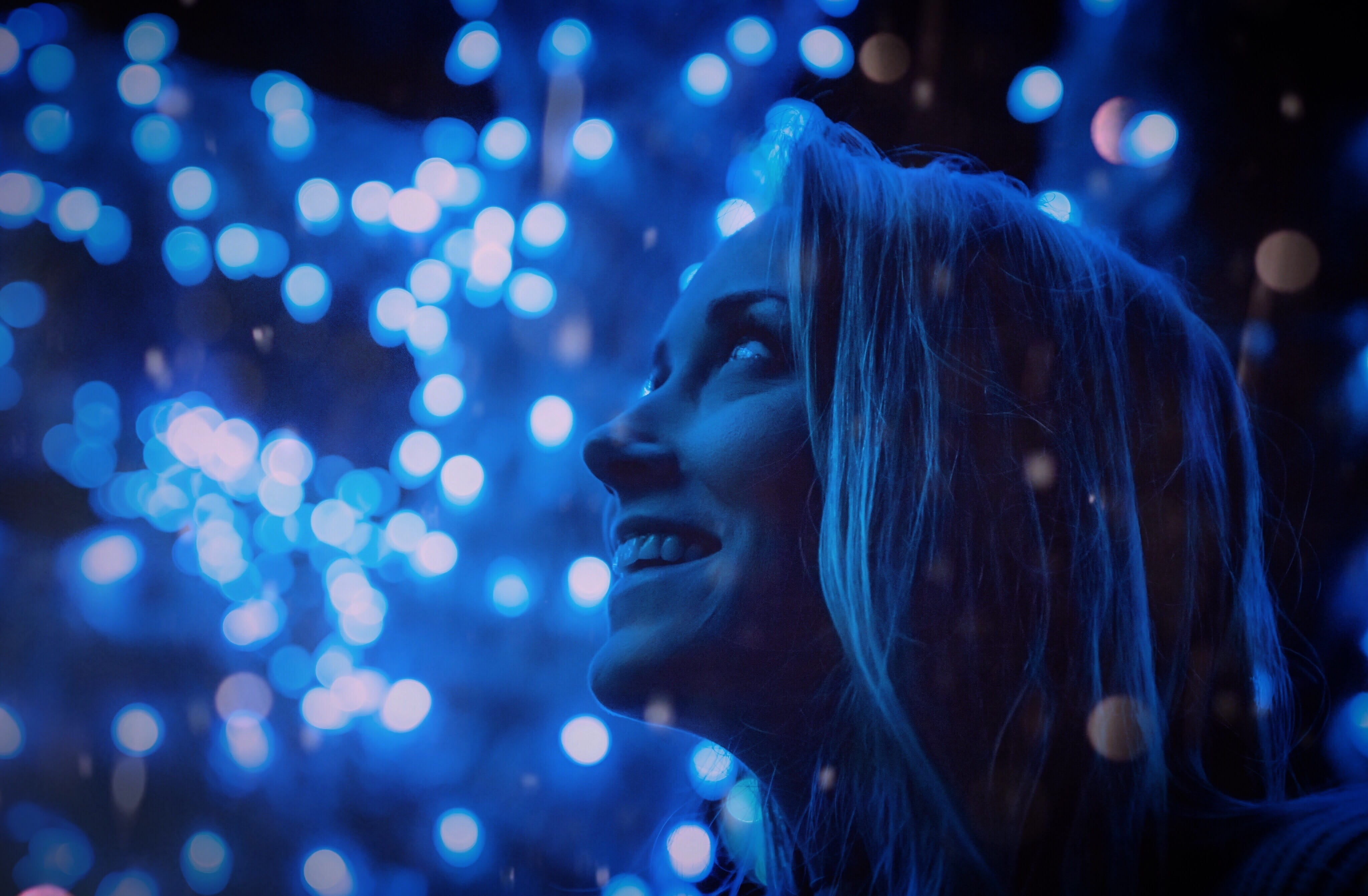 Woman dreams of blue lights